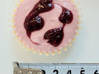 「セブン-イレブン とろ生チーズケーキ いちご」のクチコミ画像 by はるなつひさん