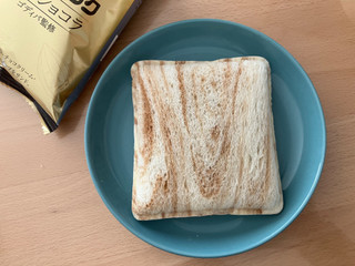 「ヤマザキ ランチパック 濃厚ショコラ ゴディバ監修」のクチコミ画像 by こつめかわうそさん