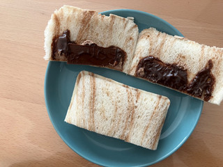 「ヤマザキ ランチパック 濃厚ショコラ ゴディバ監修」のクチコミ画像 by こつめかわうそさん