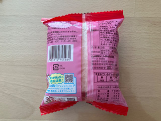 「ヤマザキ ランチパック 贅沢いちごのランチパック やみつきザクザク食感」のクチコミ画像 by こつめかわうそさん