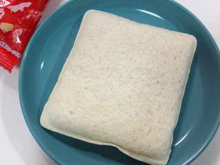 「ヤマザキ ランチパック 贅沢いちごのランチパック やみつきザクザク食感」のクチコミ画像 by こつめかわうそさん