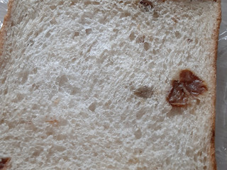 「コープさっぽろ ライ麦の風味 レーズン入りオリーブオイル食パン 袋3枚」のクチコミ画像 by もこもこもっちさん