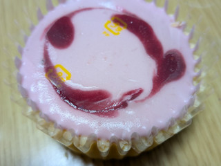 「セブン-イレブン とろ生チーズケーキ いちご」のクチコミ画像 by Bane Tteさん