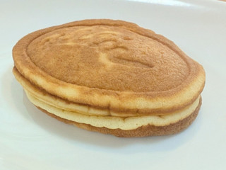 「オランジェ PremirMilk もちもちサンド 森永れん乳いちご 袋1個」のクチコミ画像 by はるなつひさん