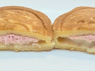 「オランジェ PremirMilk もちもちサンド 森永れん乳いちご 袋1個」のクチコミ画像 by はるなつひさん