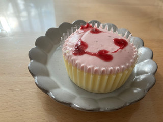 「セブン-イレブン とろ生チーズケーキ いちご」のクチコミ画像 by こつめかわうそさん