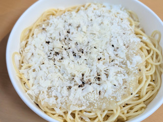 「セブン-イレブン チーズと黒胡椒のパスタカチョエペペ」のクチコミ画像 by はるなつひさん