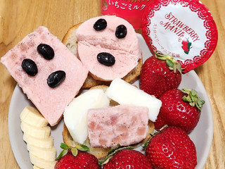 ローソン ストロベリーマニア 果肉に溺れるいちごミルク（ローソン
