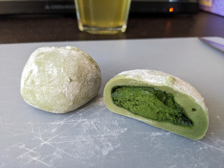 「あわしま堂 濃い抹茶のクリーム大福 袋2個」のクチコミ画像 by rom123sさん