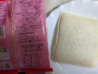 「ヤマザキ ランチパック 贅沢いちごのランチパック やみつきザクザク食感」のクチコミ画像 by まこぴーさん