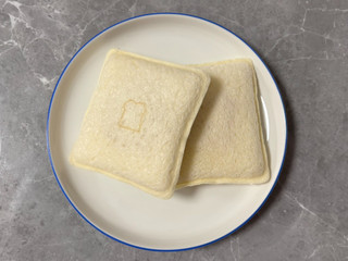 「ヤマザキ ランチパック 極厚苺板チョコと果肉たっぷり苺ジャム 2個」のクチコミ画像 by kopiさん