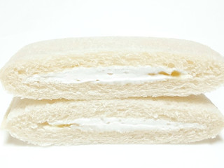 「ヤマザキ ランチパック ドイツ産岩塩入りマロンあん＆ホイップ」のクチコミ画像 by つなさん