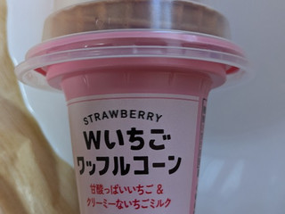 「ローソン Wいちごワッフルコーン」のクチコミ画像 by まこぴーさん
