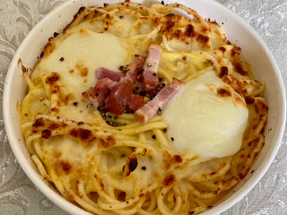 「セブン-イレブン チーズの虜 焼きカルボナーラ」のクチコミ画像 by AuVieuxさん