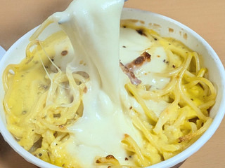 「セブン-イレブン チーズの虜 焼きカルボナーラ」のクチコミ画像 by はるなつひさん
