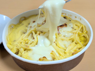 「セブン-イレブン チーズの虜 焼きカルボナーラ」のクチコミ画像 by はるなつひさん