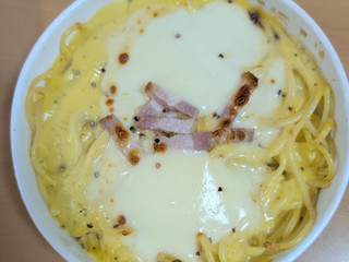 「セブン-イレブン チーズの虜 焼きカルボナーラ」のクチコミ画像 by はるなつひさん