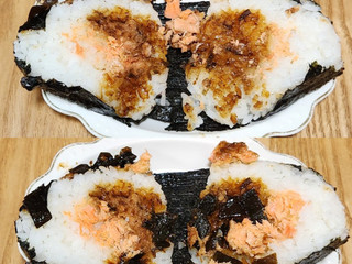 「セブン-イレブン 旨さ相盛おむすび 紅しゃけと昆布」のクチコミ画像 by みにぃ321321さん