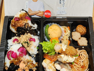 「セブン-イレブン 旨さ相盛おむすび 紅しゃけと昆布」のクチコミ画像 by みにぃ321321さん