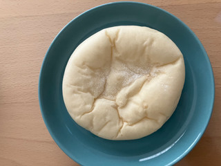 「ローソン もっちりとした白いチーズパン」のクチコミ画像 by こつめかわうそさん