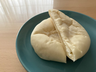 「ローソン もっちりとした白いチーズパン」のクチコミ画像 by こつめかわうそさん