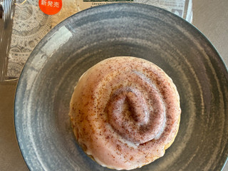 「セブン-イレブン カプチーノ仕立てのシナモンロール」のクチコミ画像 by chickyさん