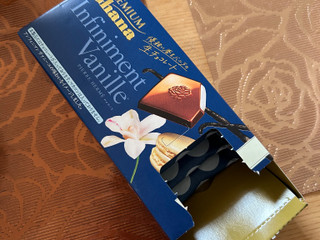 「ロッテ プレミアムガーナ 生チョコレート アンフィニマン ヴァニーユ 箱12枚」のクチコミ画像 by ぱりんこさん