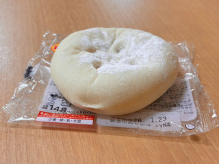 「ローソン もっちりとした白いチーズパン」のクチコミ画像 by kopiさん