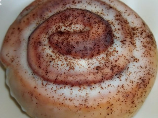 「セブン-イレブン カプチーノ仕立てのシナモンロール」のクチコミ画像 by にぃまるにぃろくさん