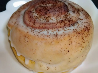 「セブン-イレブン カプチーノ仕立てのシナモンロール」のクチコミ画像 by にぃまるにぃろくさん