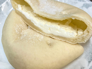 「ローソン もっちりとした白いチーズパン」のクチコミ画像 by mika.さん