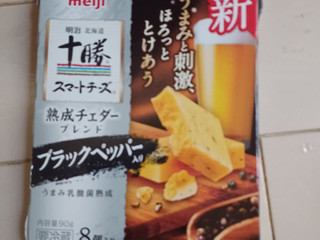 「明治 十勝 スマートチーズ 熟成チェダーブレンド ブラックペッパー入り 箱11.25g×8」のクチコミ画像 by 鉄腕子さん