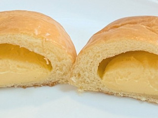 「ファミリーマート ファミマ・ベーカリー ファミマ・ザ・クリームパン」のクチコミ画像 by はるなつひさん