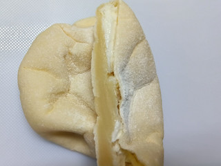 「ローソン もっちりとした白いチーズパン」のクチコミ画像 by べべふぉっくさん