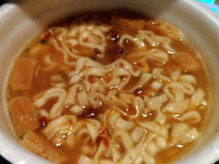 「ローソン 麺大盛り 辛コク濃厚カレーうどん」のクチコミ画像 by モーパパさん