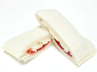 「ヤマザキ ランチパック 贅沢いちごのランチパック やみつきザクザク食感」のクチコミ画像 by つなさん