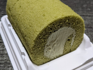 「モンテール 小さな洋菓子店 抹茶ミルクの手巻きロール 4個」のクチコミ画像 by あーる チョコミント推しさん