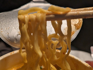 「セブン＆アイ セブンプレミアム 激辛魚介豚骨ラーメン カップ70g」のクチコミ画像 by モーパパさん