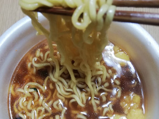 「マルちゃん でかまる きくらげ玉子炒め風旨コク醤油ラーメン 129g」のクチコミ画像 by にくまるさん