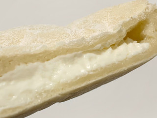 「ローソン もっちりとした白いチーズパン」のクチコミ画像 by もーちゃさん