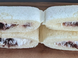 「ヤマザキ ランチパック にゃんチパック にゃあん＆ホイップ 袋2個」のクチコミ画像 by はるなつひさん