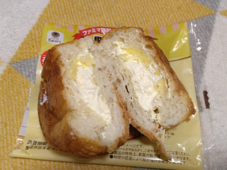 「ファミリーマート ファミマルBakery たっぷりクリームのクレームブリュレパン」のクチコミ画像 by やっぺさん