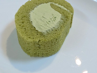 「モンテール 小さな洋菓子店 抹茶ミルクの手巻きロール 4個」のクチコミ画像 by はるなつひさん