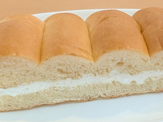 「ローソン 牛乳入りパン ホイップクリーム」のクチコミ画像 by はるなつひさん