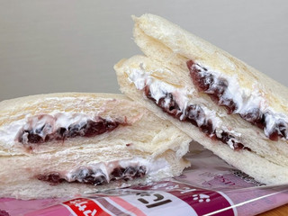 「ヤマザキ ランチパック にゃんチパック にゃあん＆ホイップ 袋2個」のクチコミ画像 by kopiさん