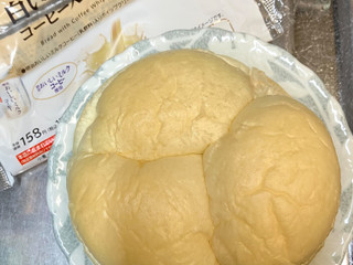 「ローソン 白いちぎりパン コーヒー入りホイップ」のクチコミ画像 by mika.さん