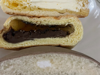 「ニューデイズ ニュータスBakery ダブルチョコブリオッシュ 生チョコ入りチョコ&ジャンドゥーヤ」のクチコミ画像 by あすちゃんさん