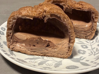 「モンテール 小さな洋菓子店 HERSHEY’S生チョコシュークリーム」のクチコミ画像 by chickyさん