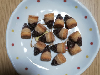 「明治 たけのこの里×シェ・シバタ 柚子香るヘーゼルプラリネ 箱61g」のクチコミ画像 by にくまるさん