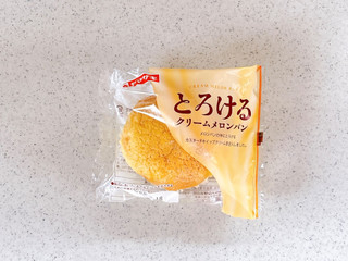 「ヤマザキ とろける クリームメロンパン」のクチコミ画像 by むぎっこさん